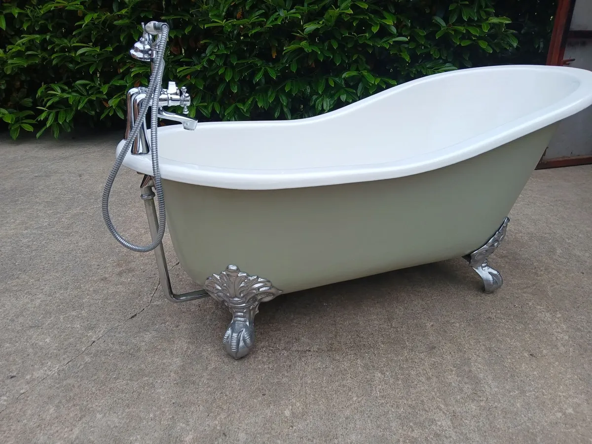 Cast iron slipper bath & taps - Image 2