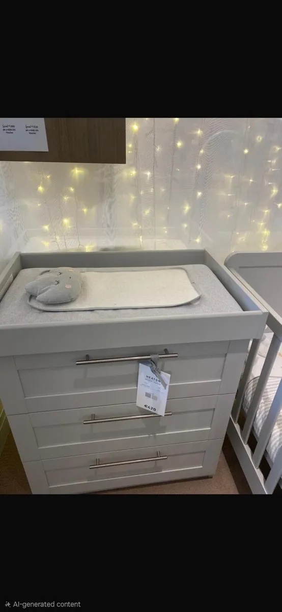 Baby cot bed, chest drawers - Image 4