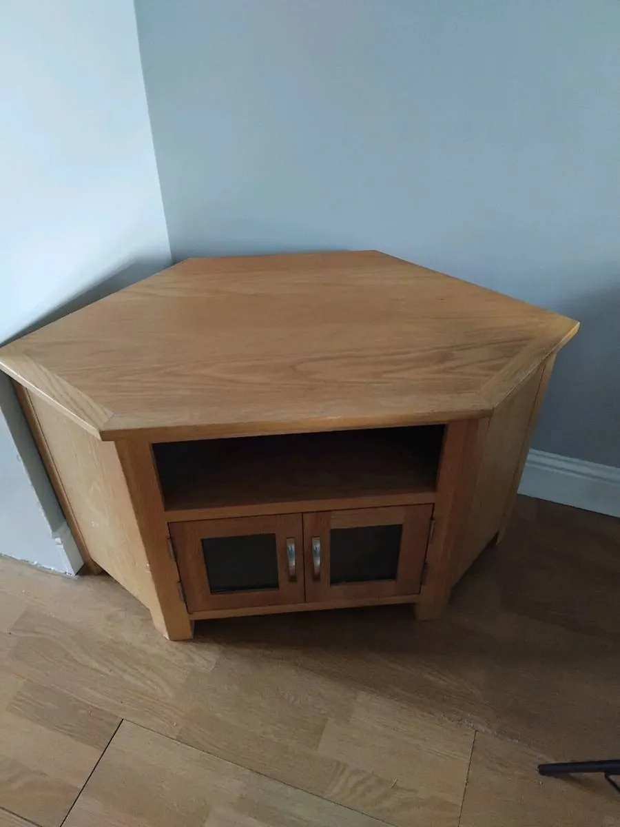 Nice solid tv corner unit - Image 1
