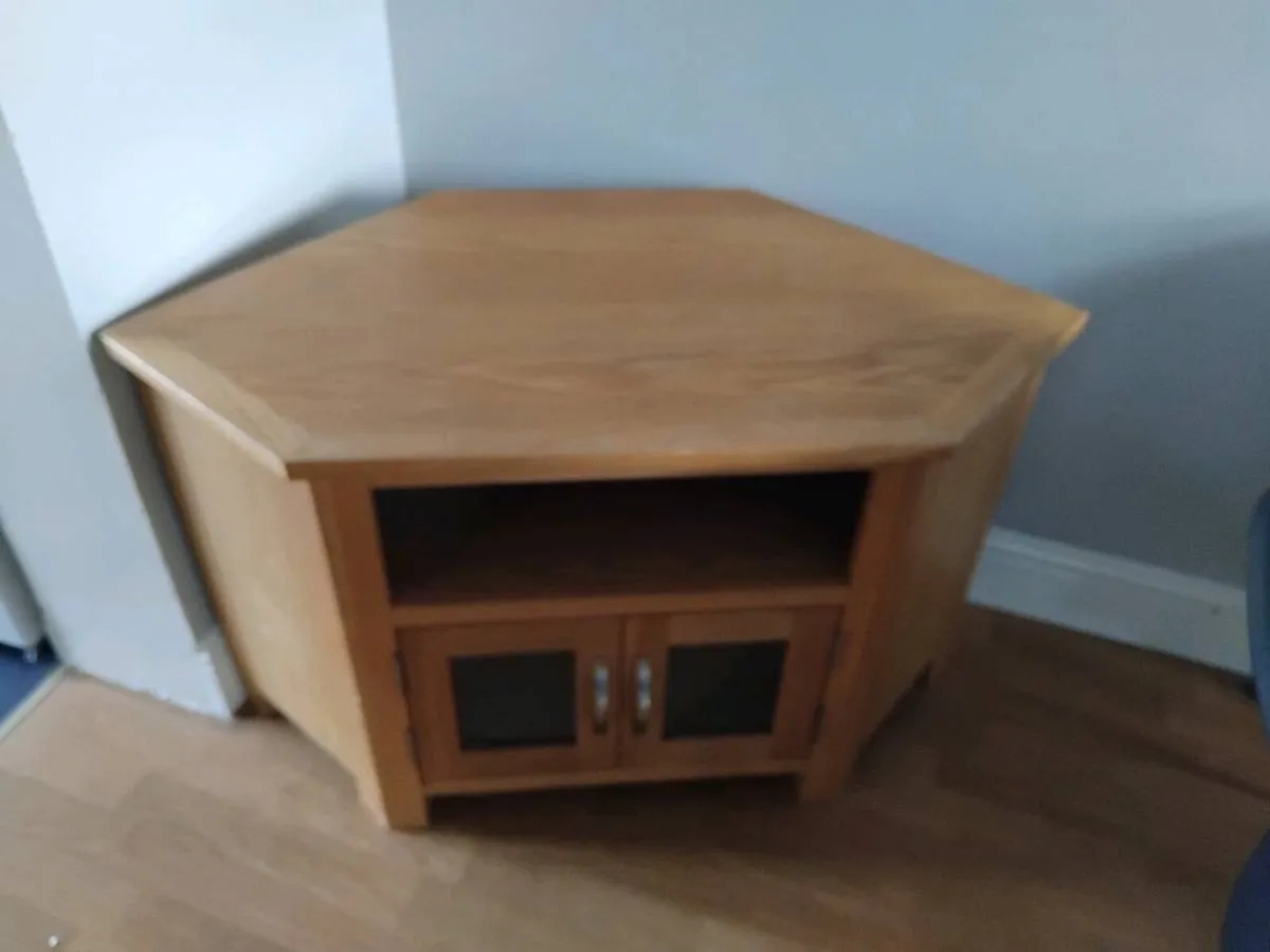 Nice solid tv corner unit - Image 2
