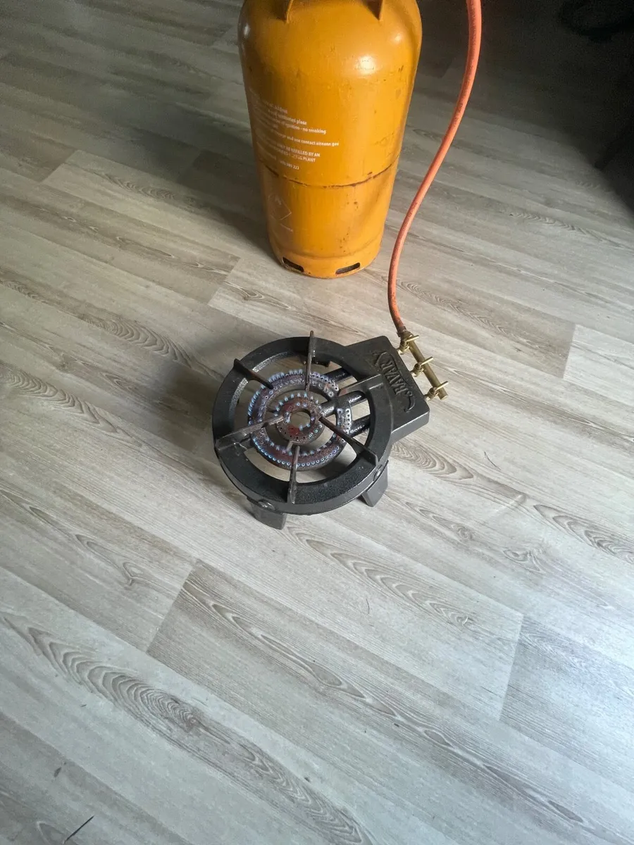 Gas Cylinder - Image 1