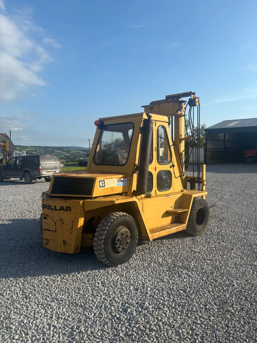 Caterpillar v110    5ton.  Forklift - Image 3