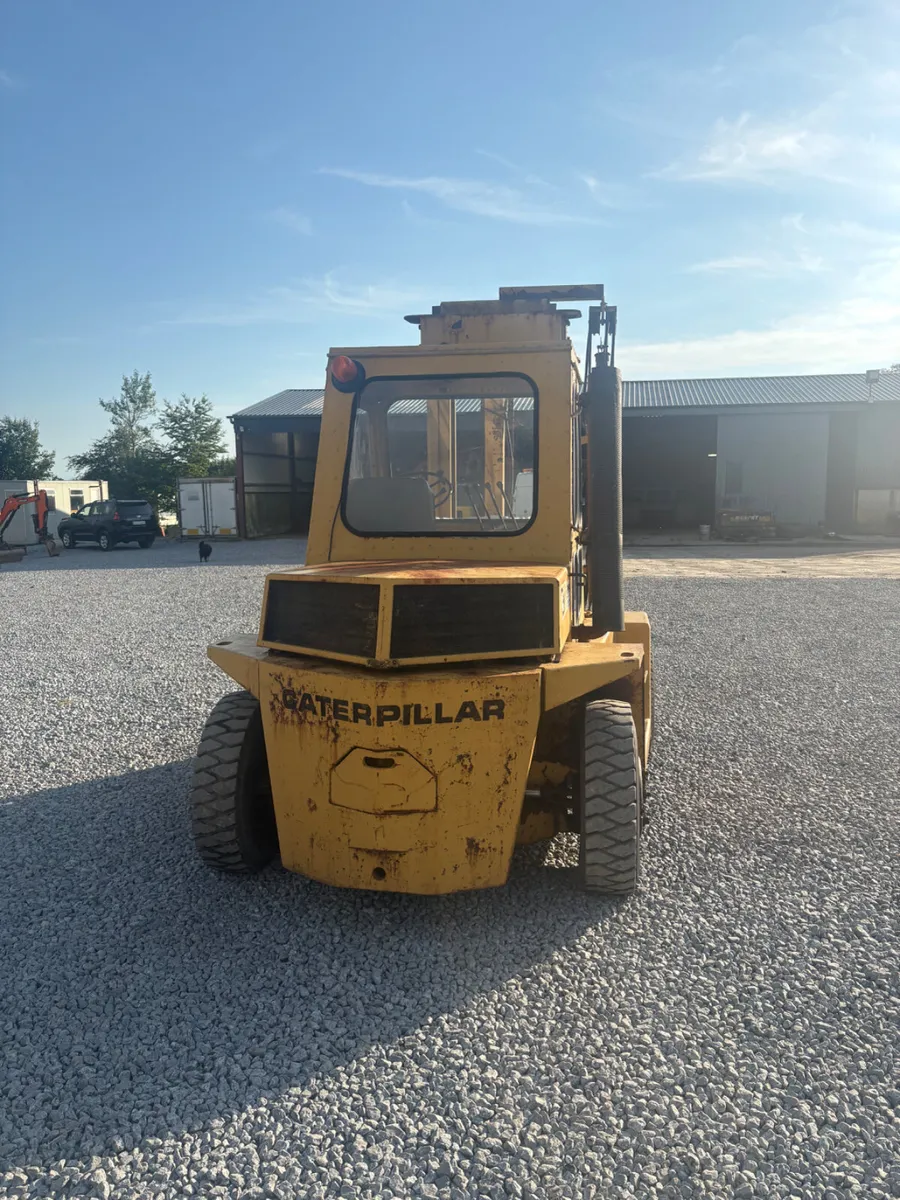 Caterpillar v110    5ton.  Forklift - Image 2