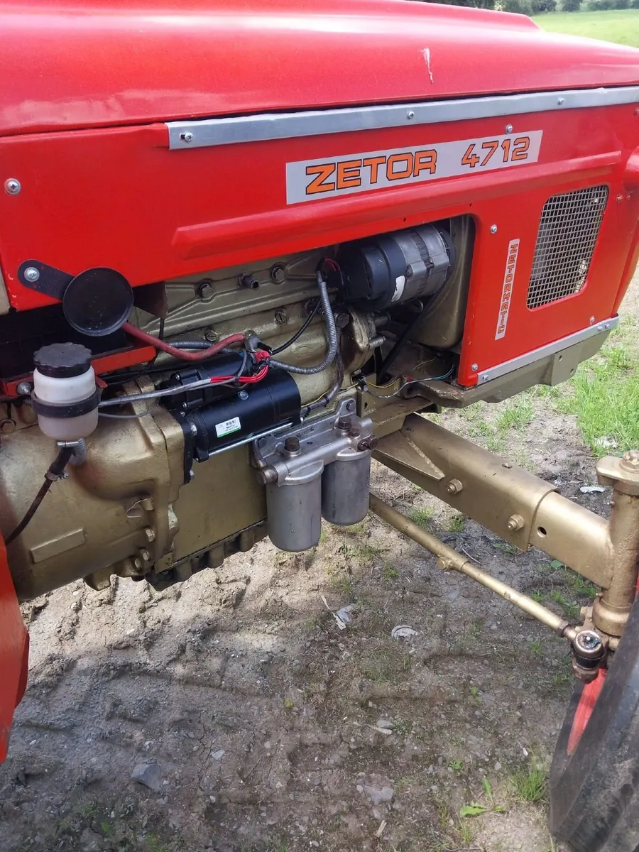 Vintage Zetor 4712 Tractor - Image 3