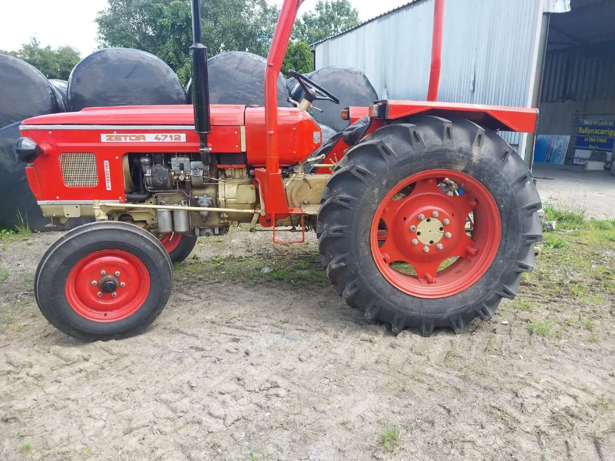 Vintage Zetor 4712 Tractor - Image 1