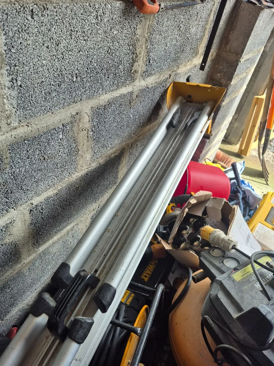 10 inch Dewalt ewalt chop saw plus stand - Image 2