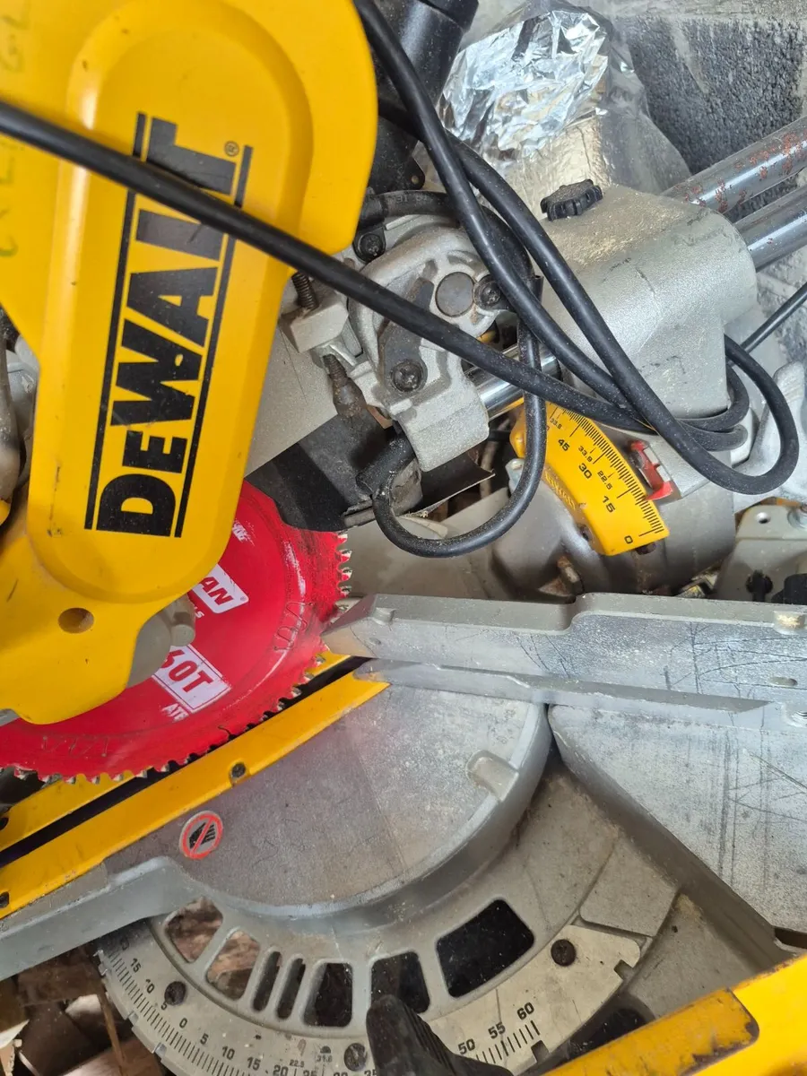 10 inch Dewalt ewalt chop saw plus stand - Image 4