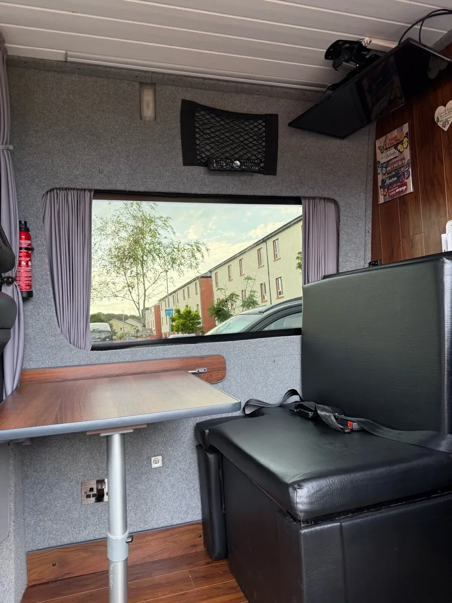 Mercedes Campervan - Image 4