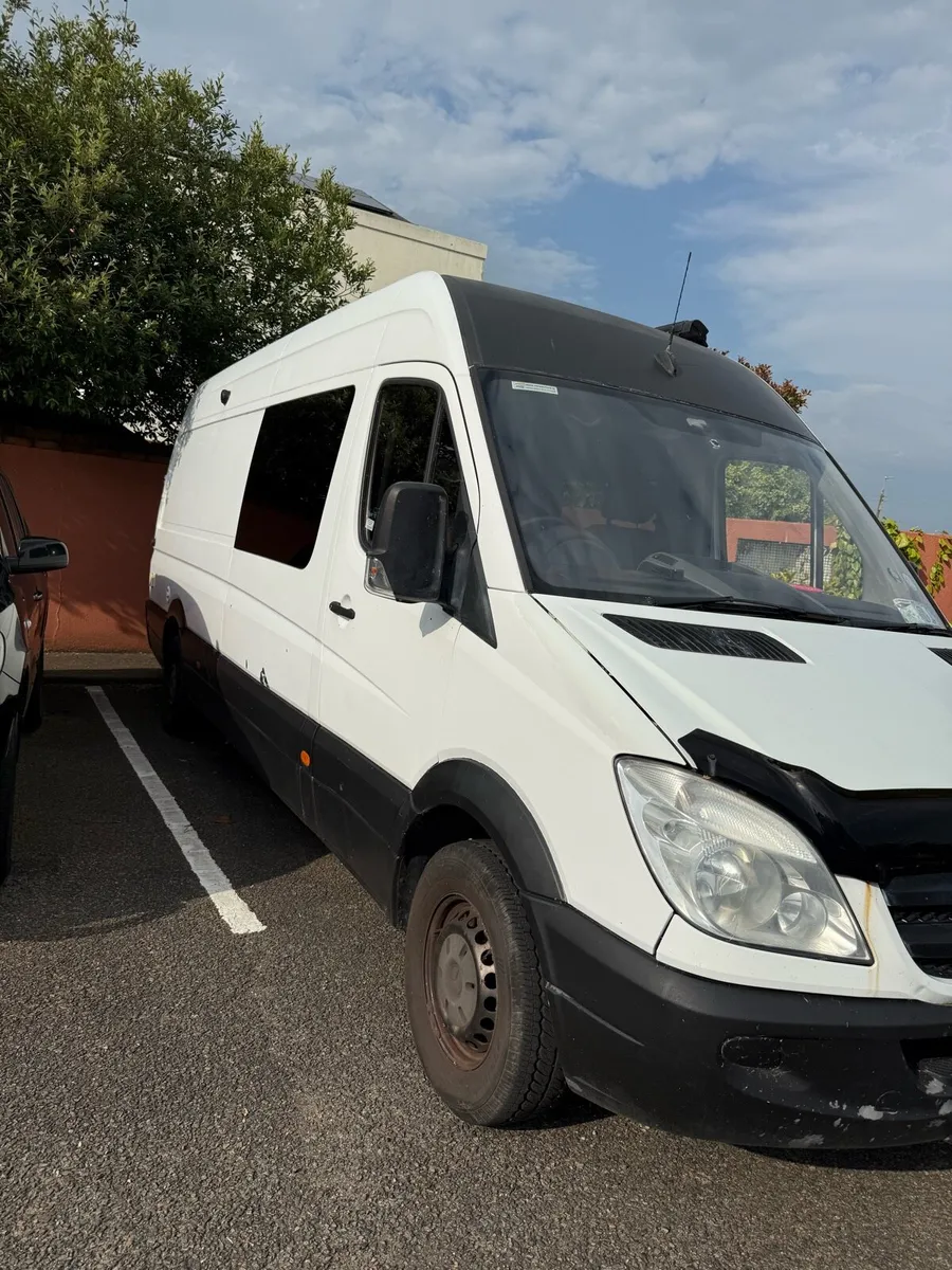 Mercedes Campervan - Image 2