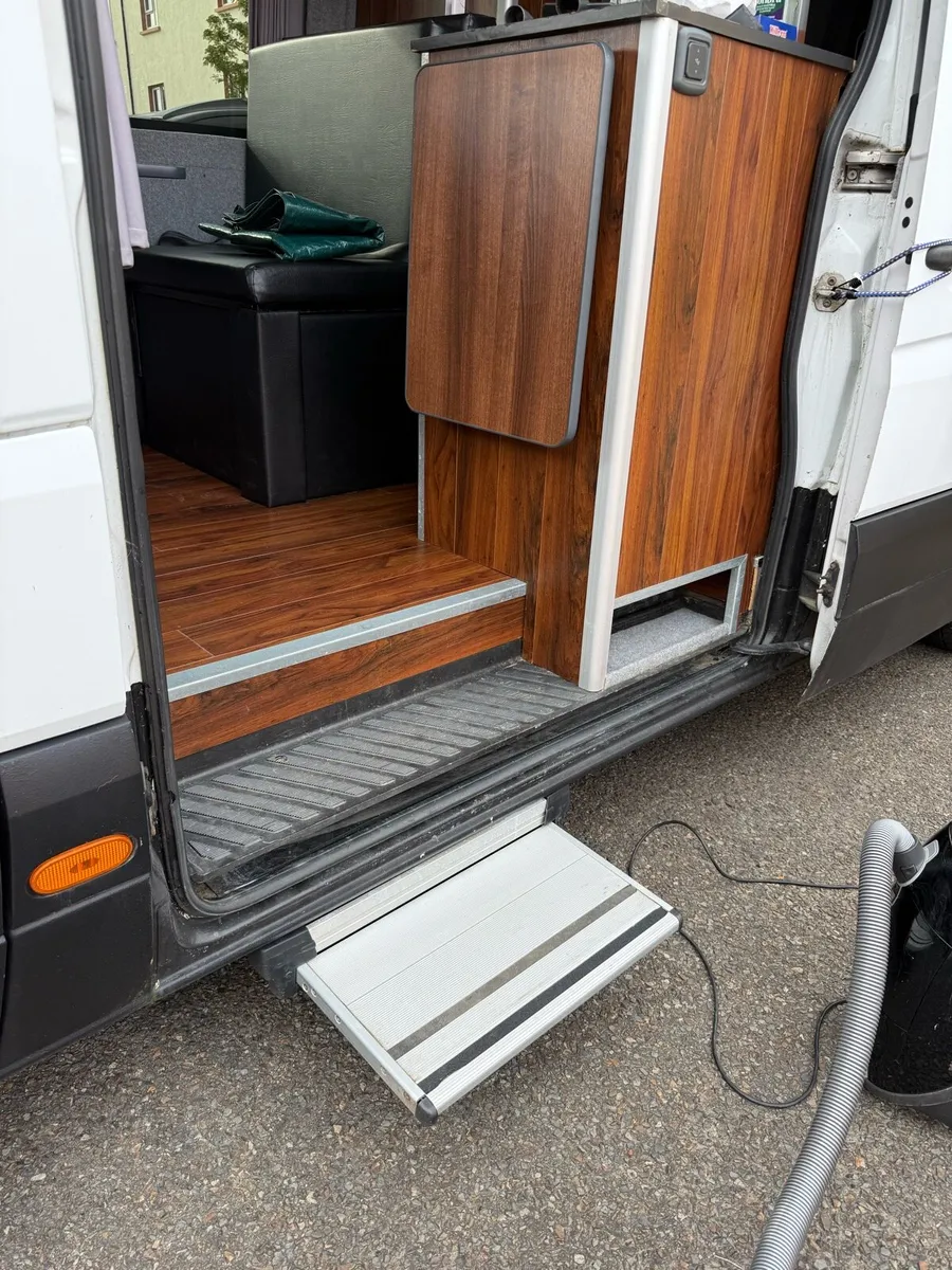 Mercedes Campervan - Image 3
