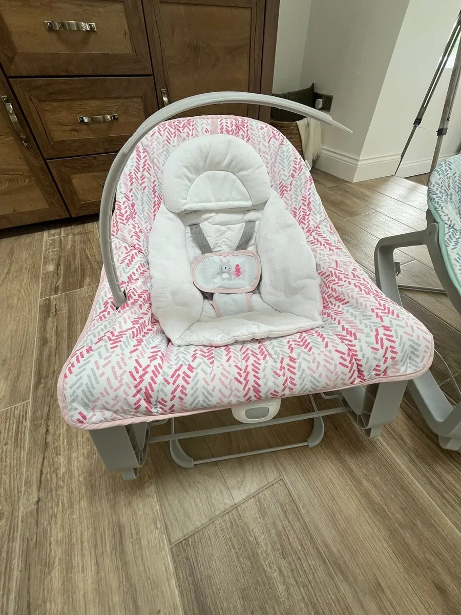 2 Keep Cozy 3 in 1 Grow with Me Bounce + Rock Seat - Image 1