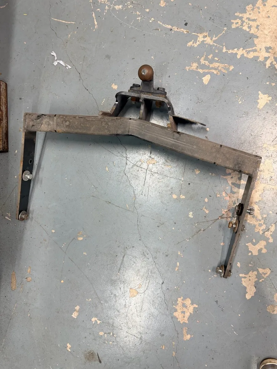 Volkswagen Transporter Towbar - Image 1