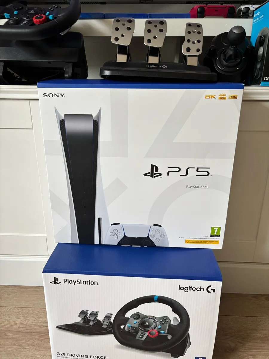PS5 with Logitech G29 driving kit and games - Image 2