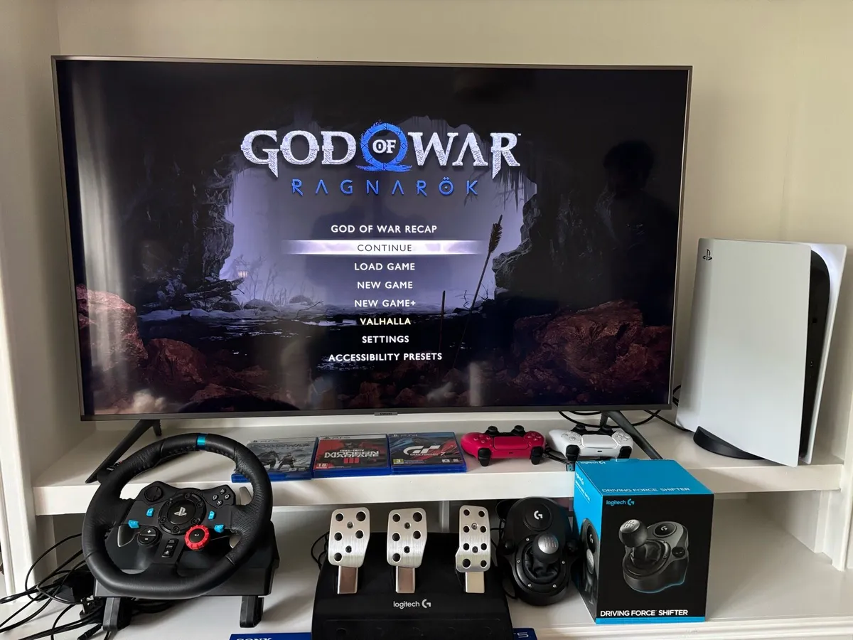 PS5 with Logitech G29 driving kit and games - Image 3