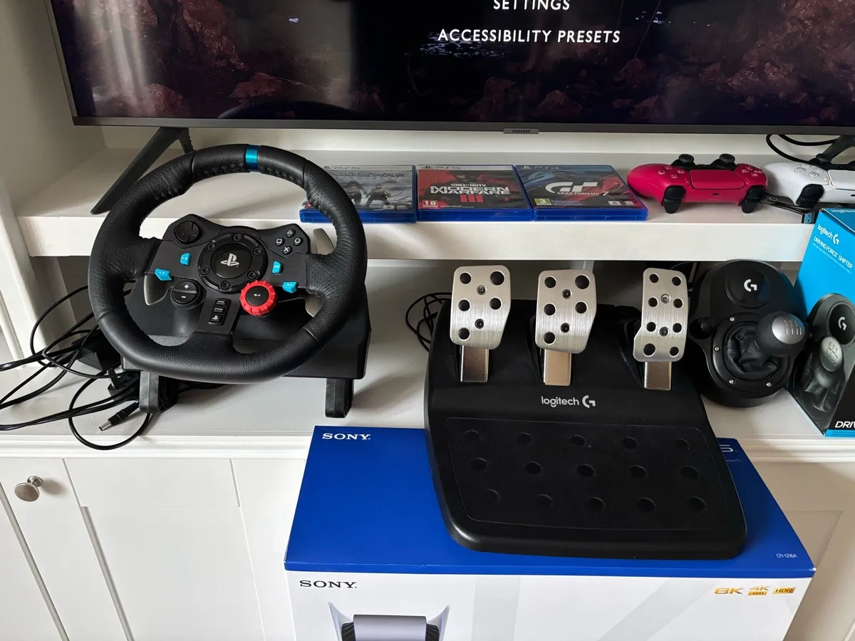 PS5 with Logitech G29 driving kit and games - Image 4