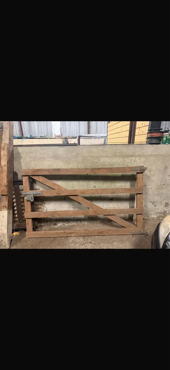 Timber gates - Image 1