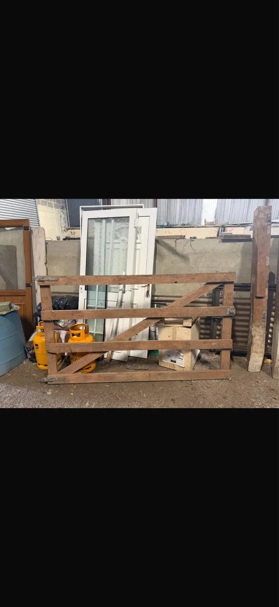 Timber gates - Image 2