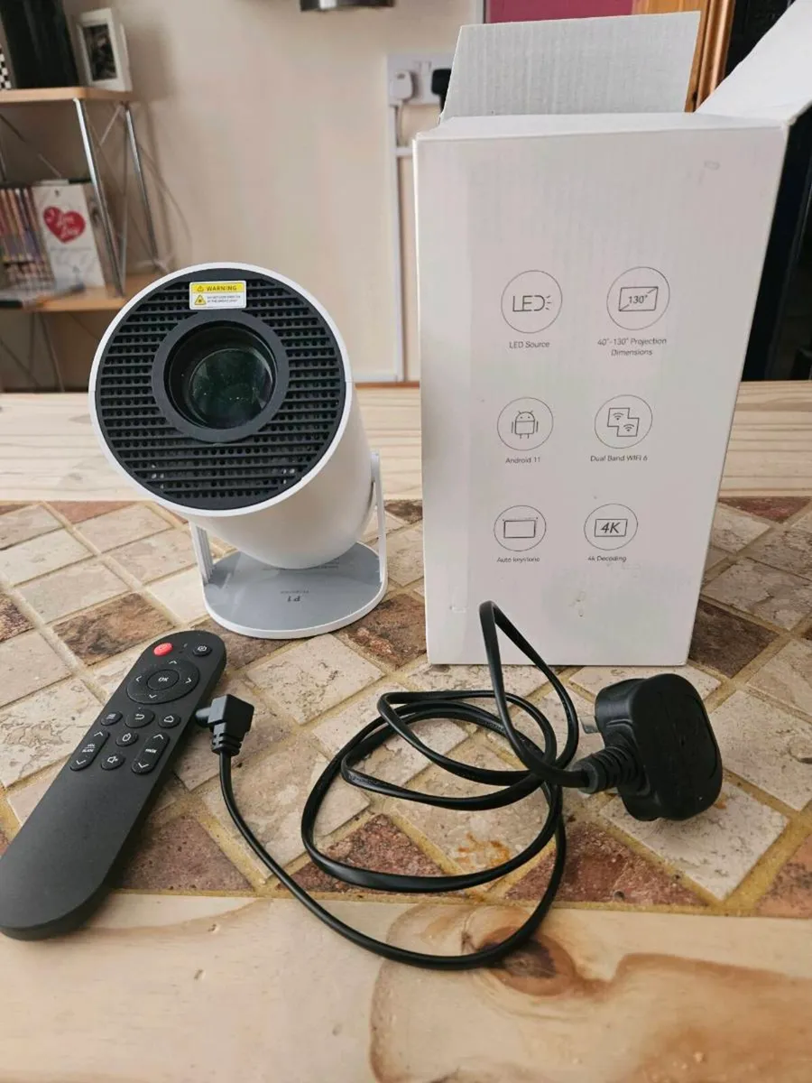 Mini projector P1 - Image 2