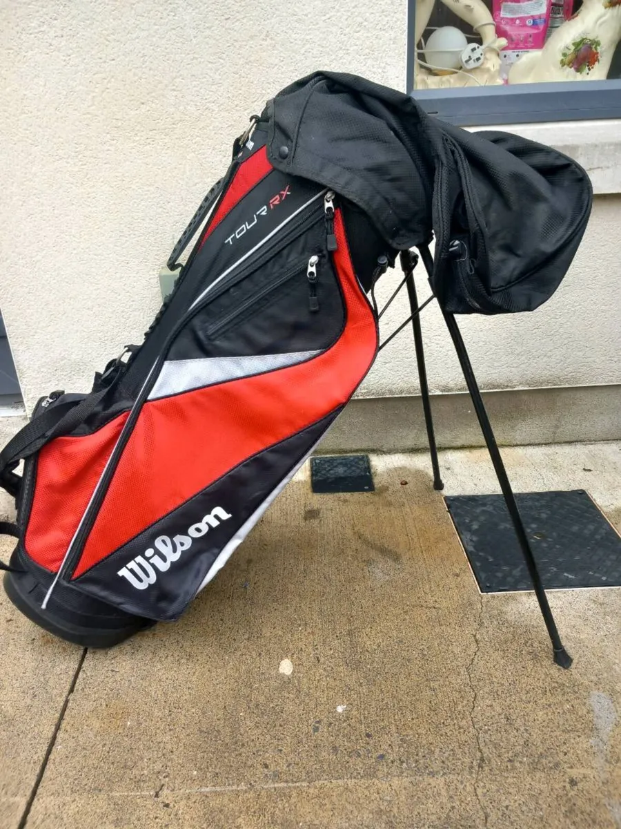 Wilson golf bag with stand. - Image 1