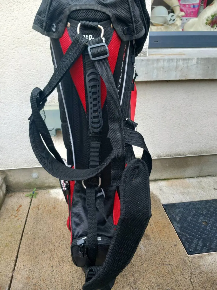 Wilson golf bag with stand. - Image 4