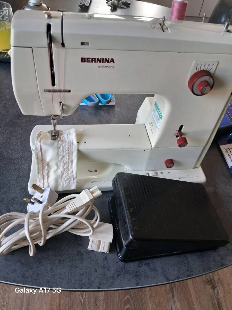 Bernina 807 sewing machine - Image 1