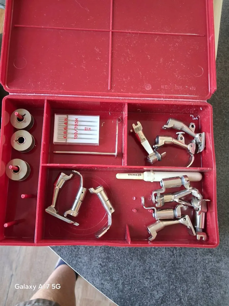 Bernina 807 sewing machine - Image 4