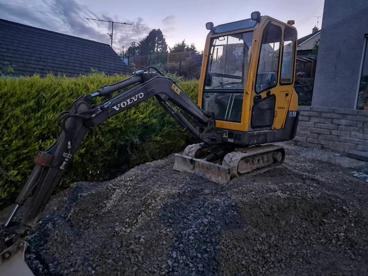 Volvo EC15B mini digger - Image 1