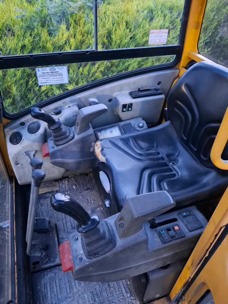 Volvo EC15B mini digger - Image 3