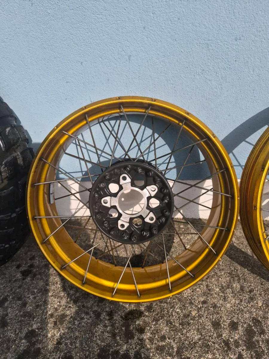 BMW GS 2023 GOLD SPOKE WHEELS ANARKEE WILD TYRE - Image 2