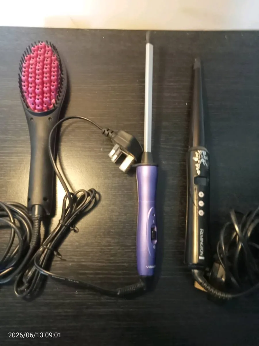 Nail and hair electronics and a clock - Image 1