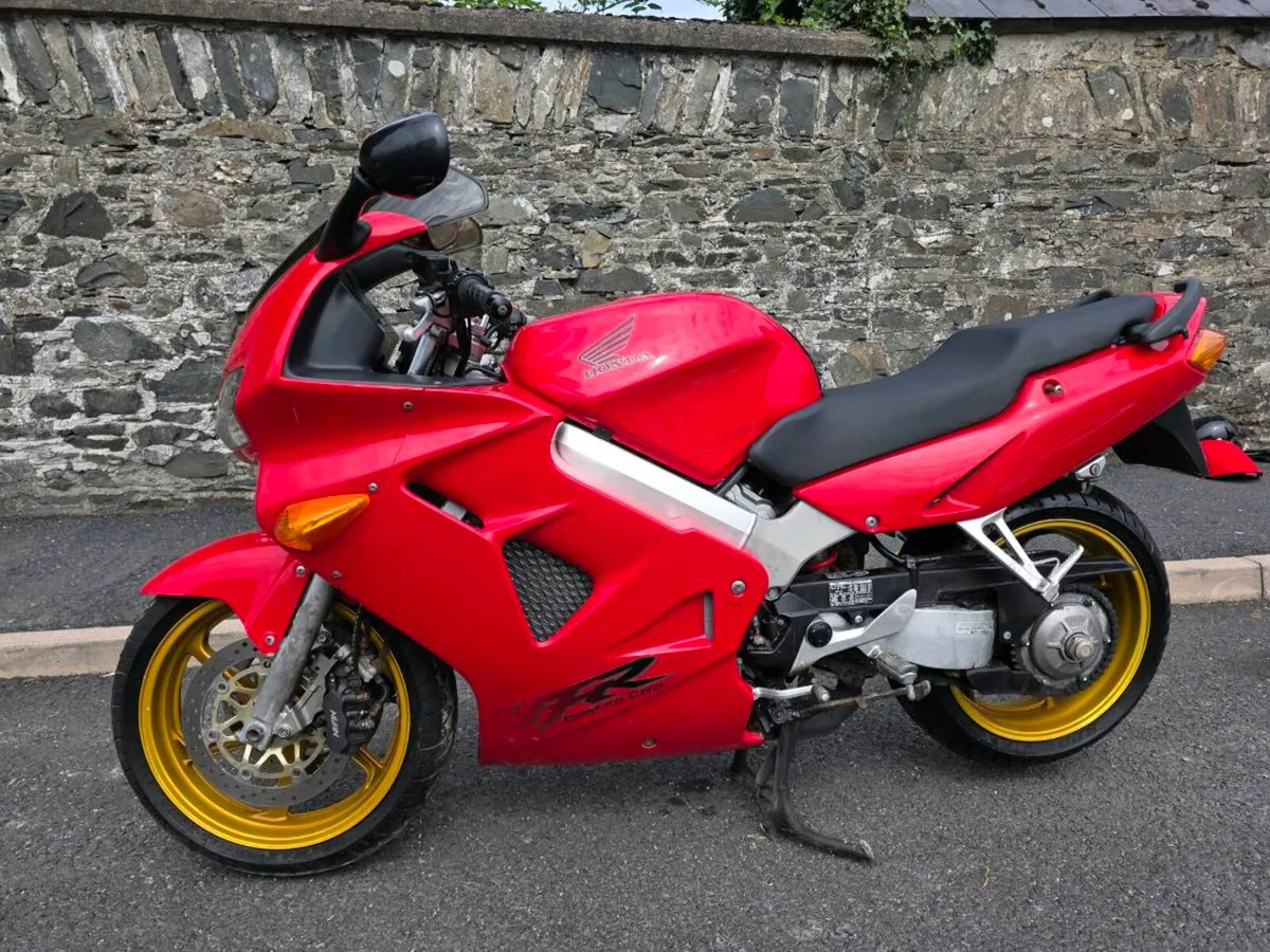 1998 Honda VFR 800 – Only 13700miles - Image 2
