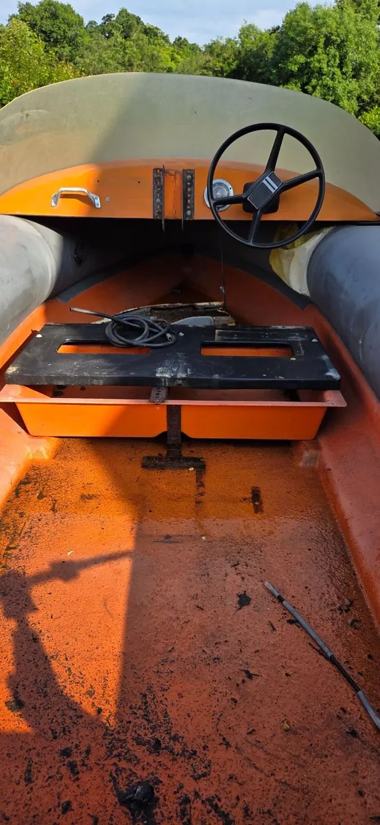 Boat with trailer - Image 4