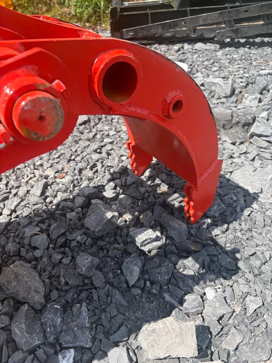 Unused KBKC hydraulic grab suit 2-4t digger - Image 3