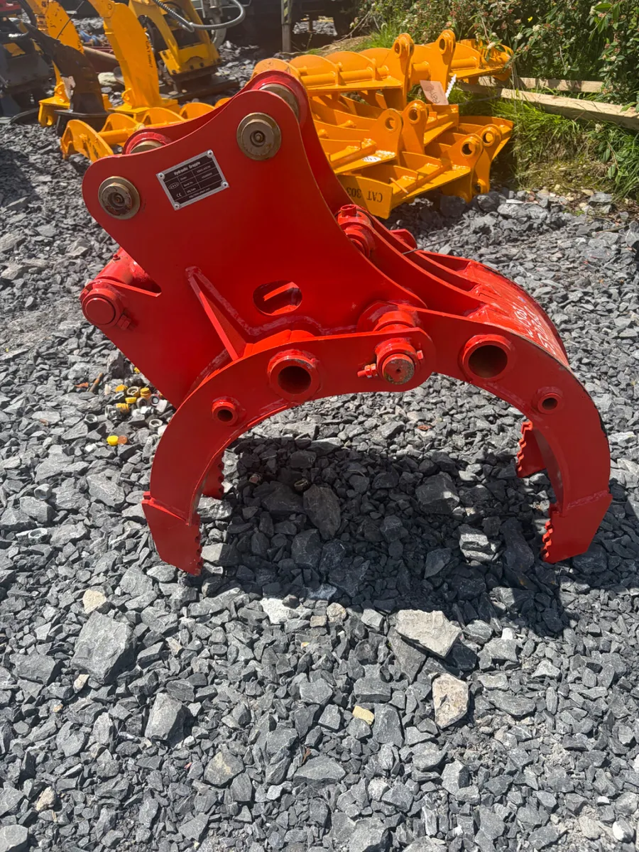 Unused KBKC hydraulic grab suit 2-4t digger - Image 2