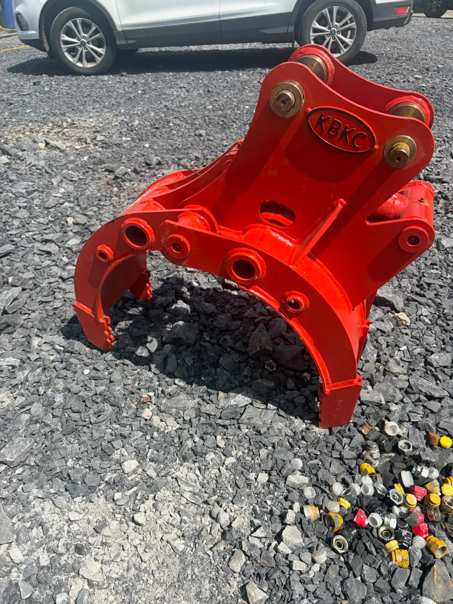 Unused KBKC hydraulic grab suit 2-4t digger - Image 1