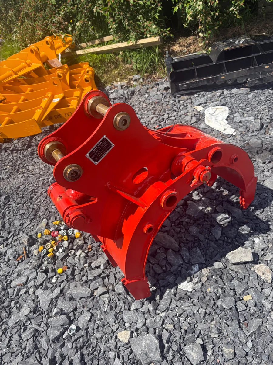 Unused KBKC hydraulic grab suit 2-4t digger - Image 4
