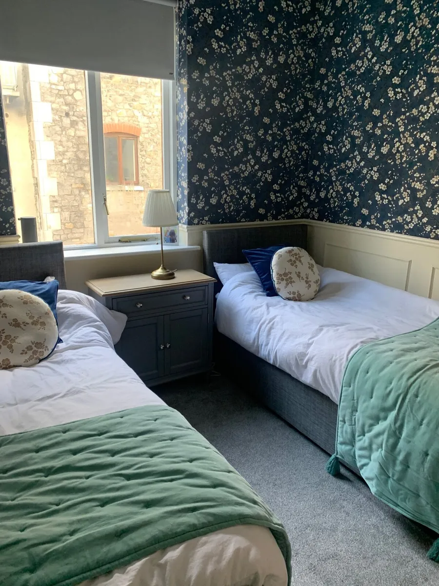 Galway city student accommodation twin room - Image 1
