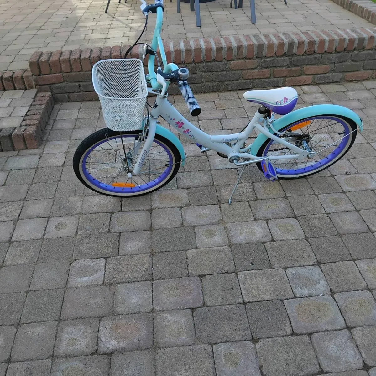 Girls bicycle - Image 3