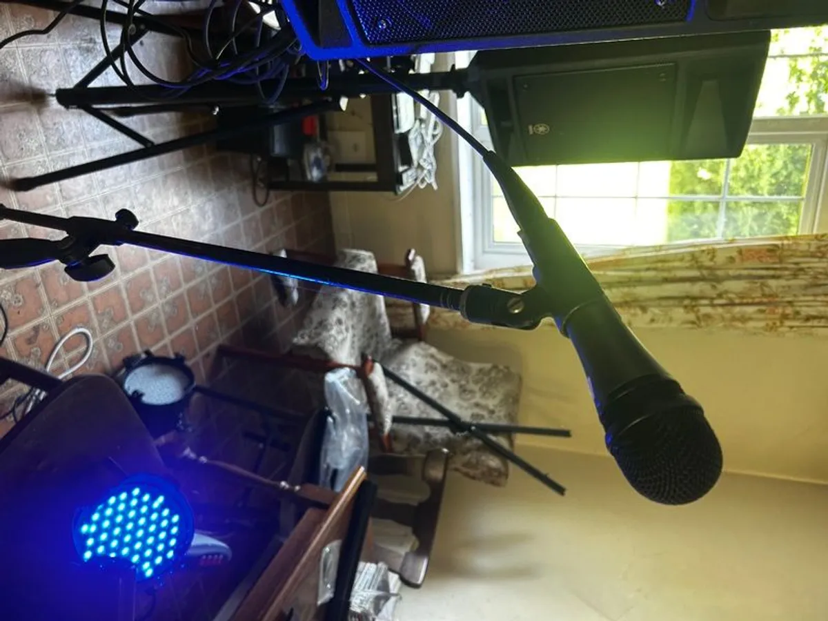 Complete 300W Yamaha PA System with Stands, Mic & Spotlight - Image 4