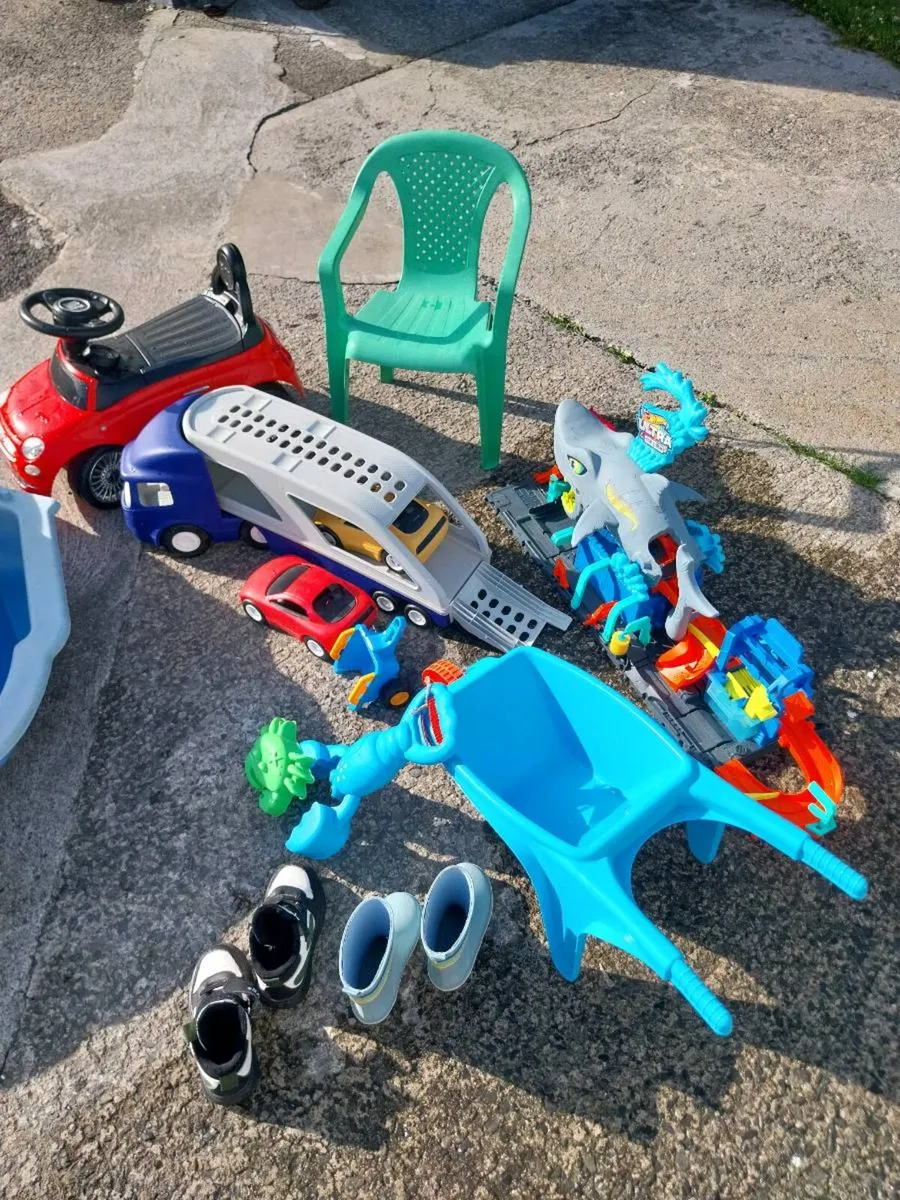 Toys - Image 2