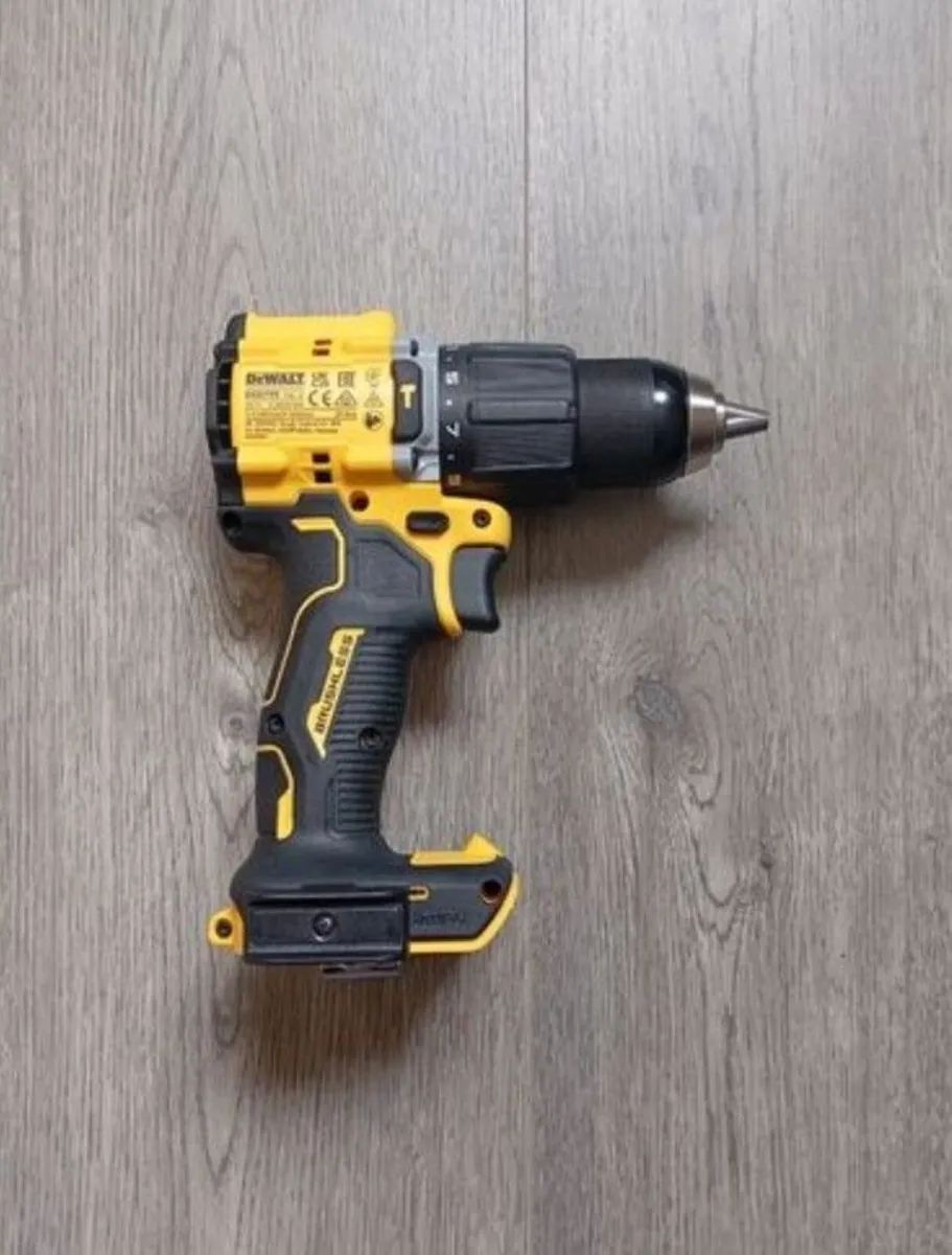 DeWalt dcd799 Combi Drill - Image 2