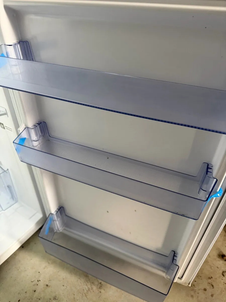 Fridge under counter - Image 3