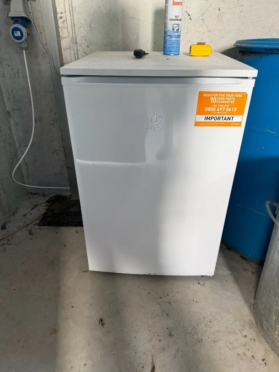 Fridge under counter - Image 1