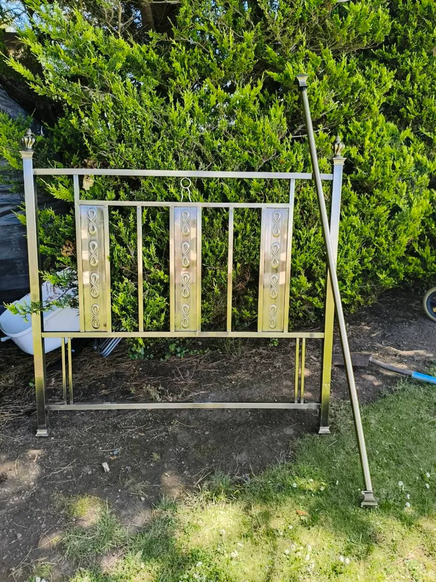 Beautiful like new double headboard,rail new - Image 1