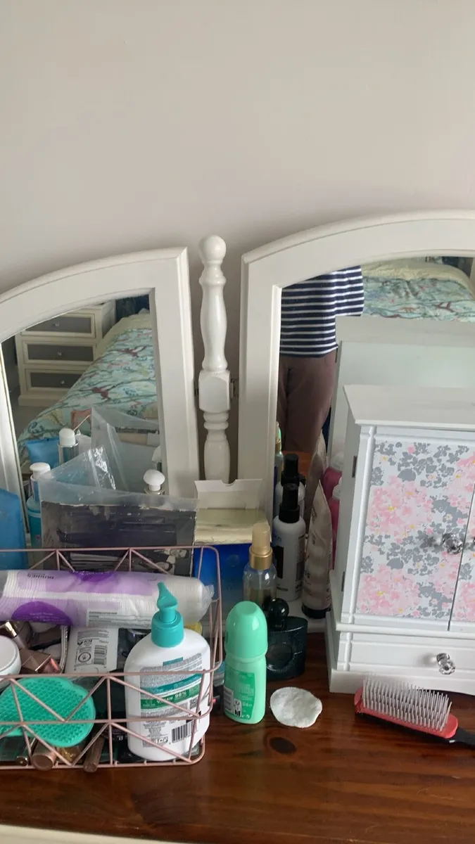 Bedroom set - Image 1