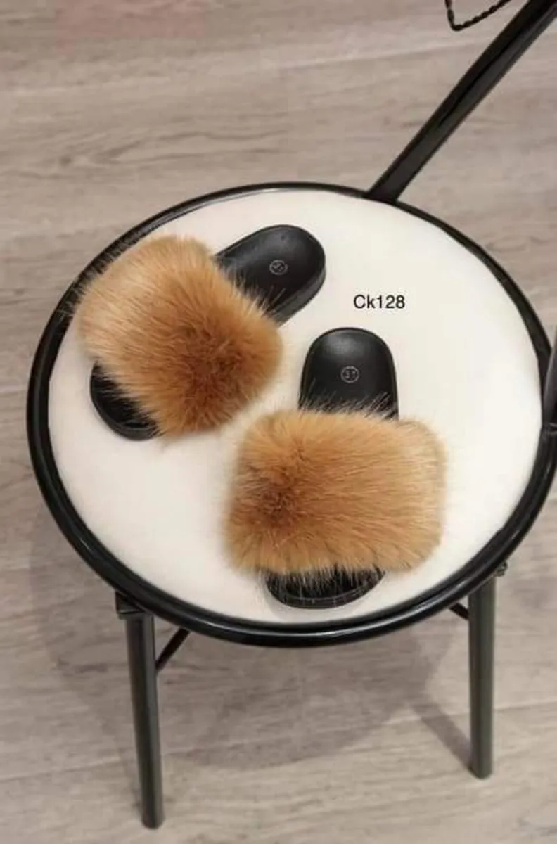 Fluffy fur slippers sizes 37-41 sizes 4-8 - Image 3