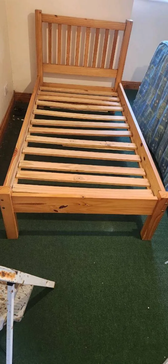 Single pine bed