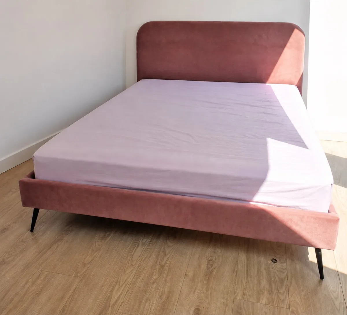 Ex EZ Living Beautiful Pink Suede King Size Bed - Image 1