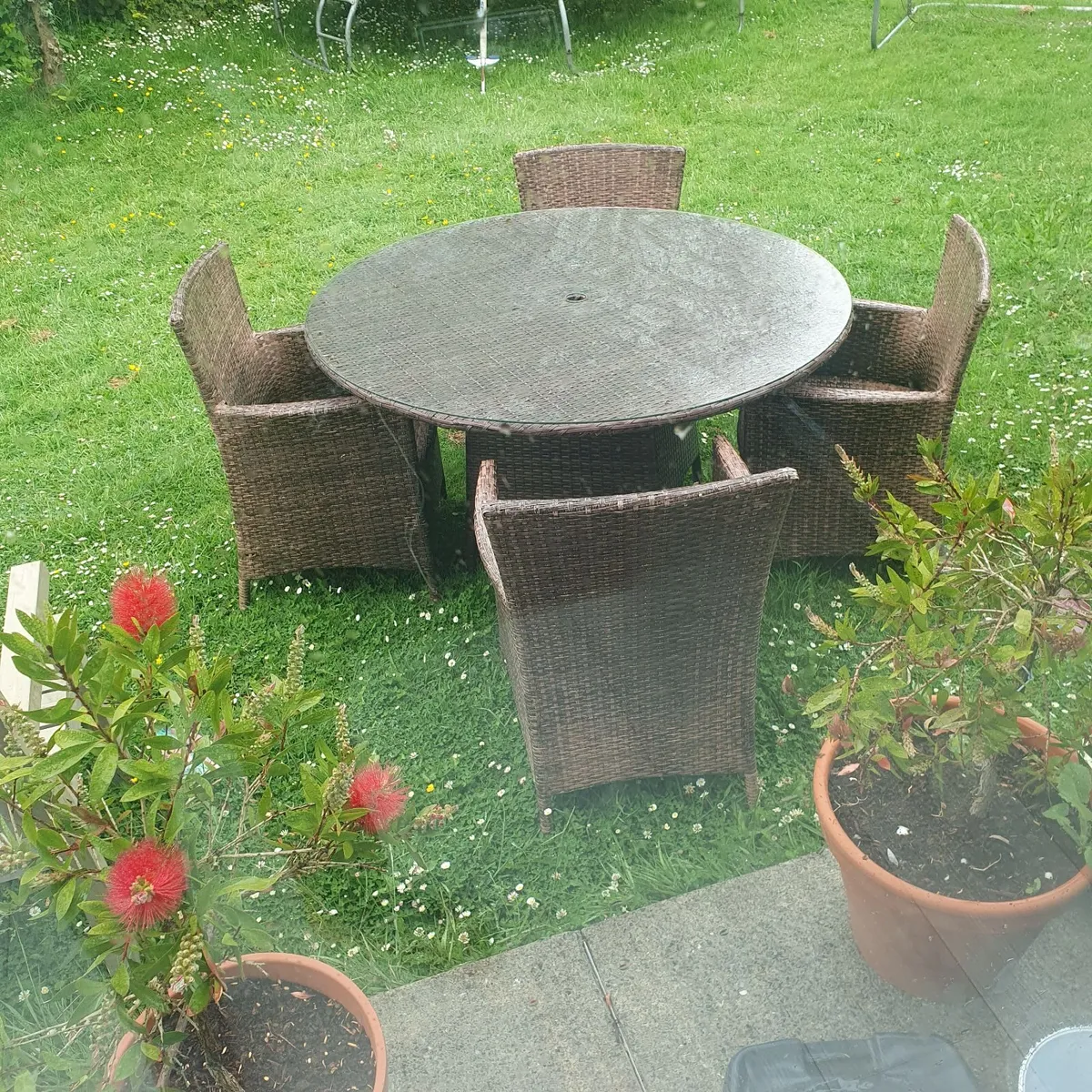 Rattan garden table and chairs - Image 1