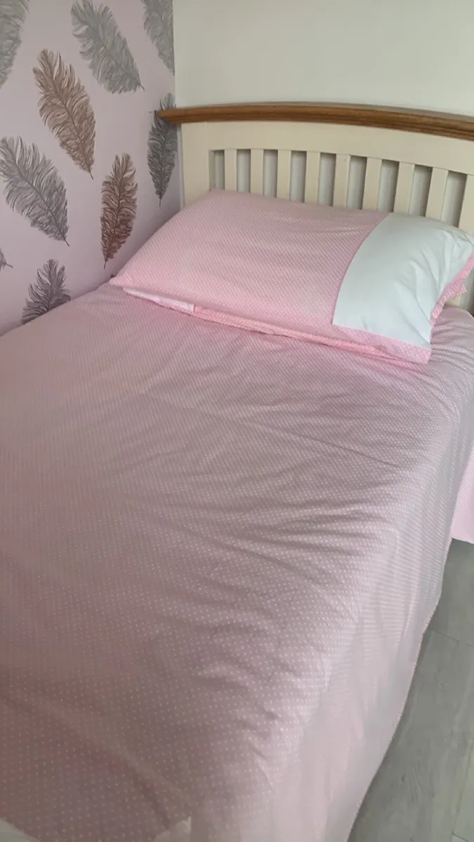 Single bed - Image 1